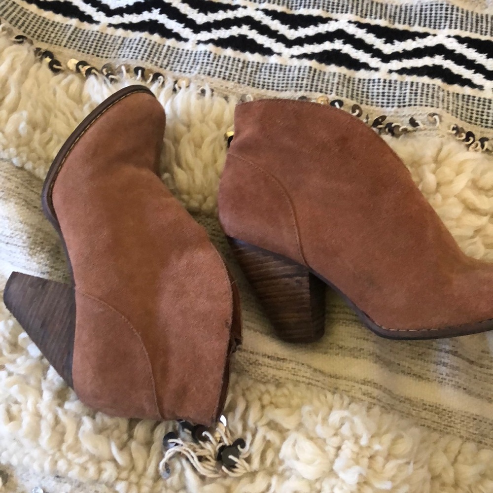 Nyla Suede Camel Color Bootie 8.5 Size - image 3